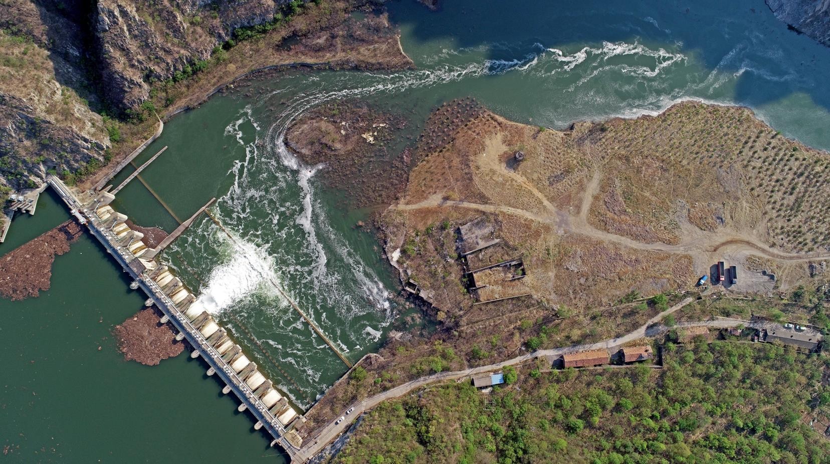 2020年永定河生態(tài)補(bǔ)水壯美瞬間_落坡嶺水庫(kù)下泄口